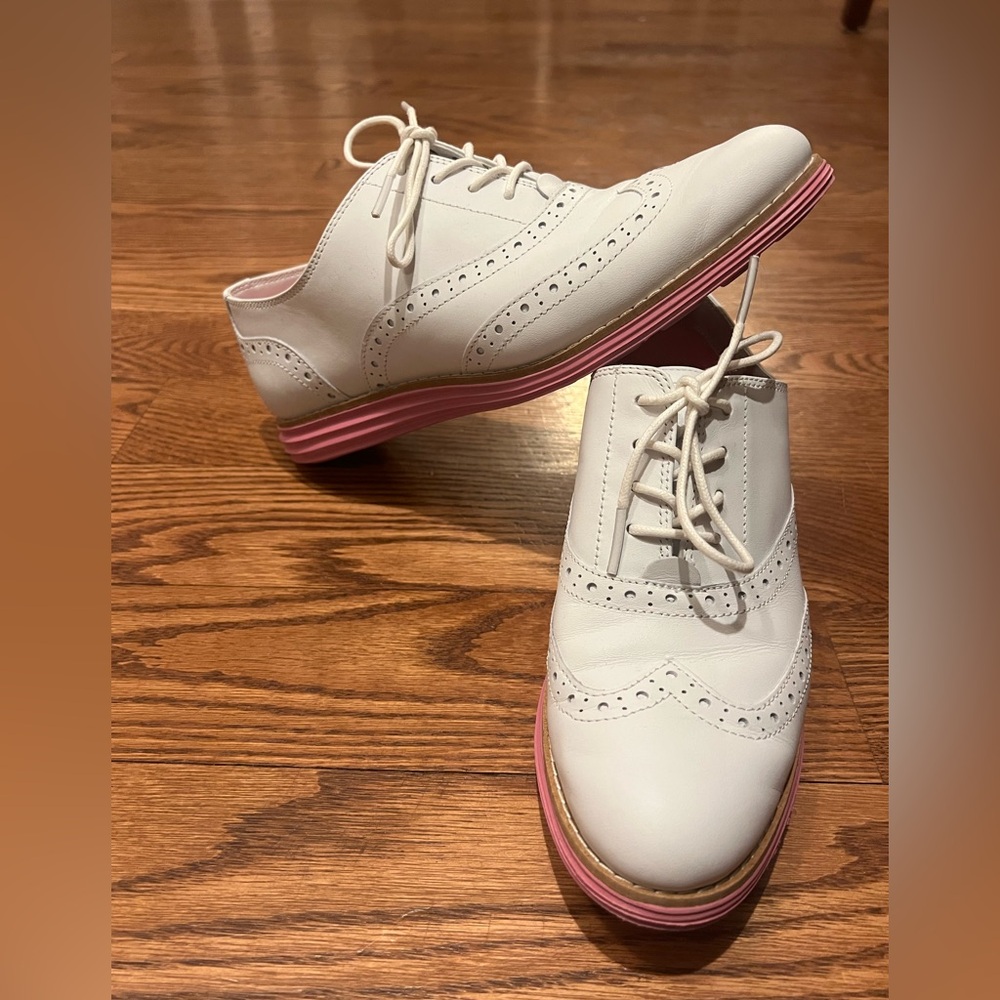 Cole Haan Women's ORIGINALGRAND Wingtip Oxford Flat, size 7